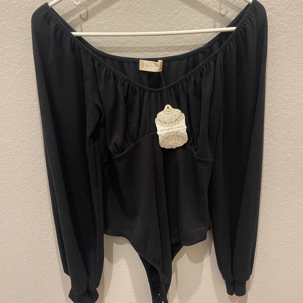 Alice + Olivia Black Off-Shoulder Top